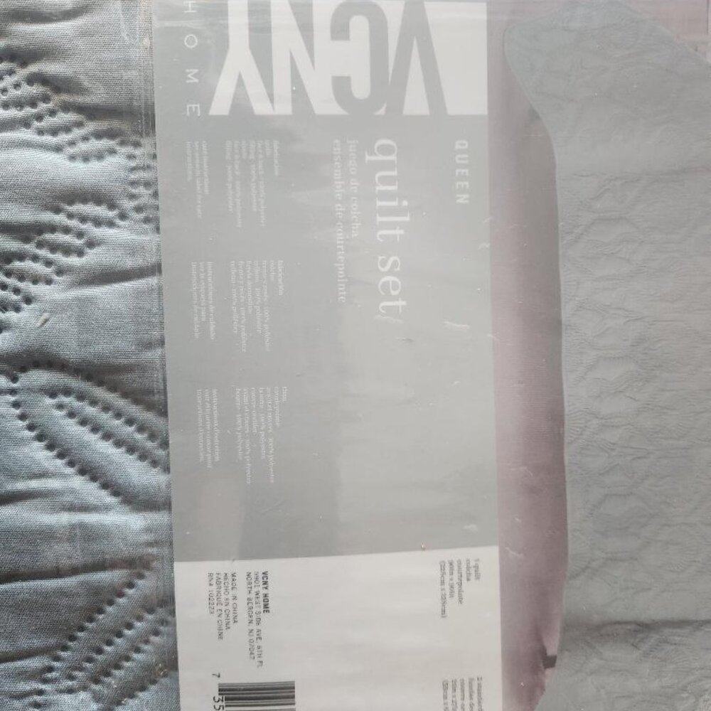 VCNY 3 piece gray quilt